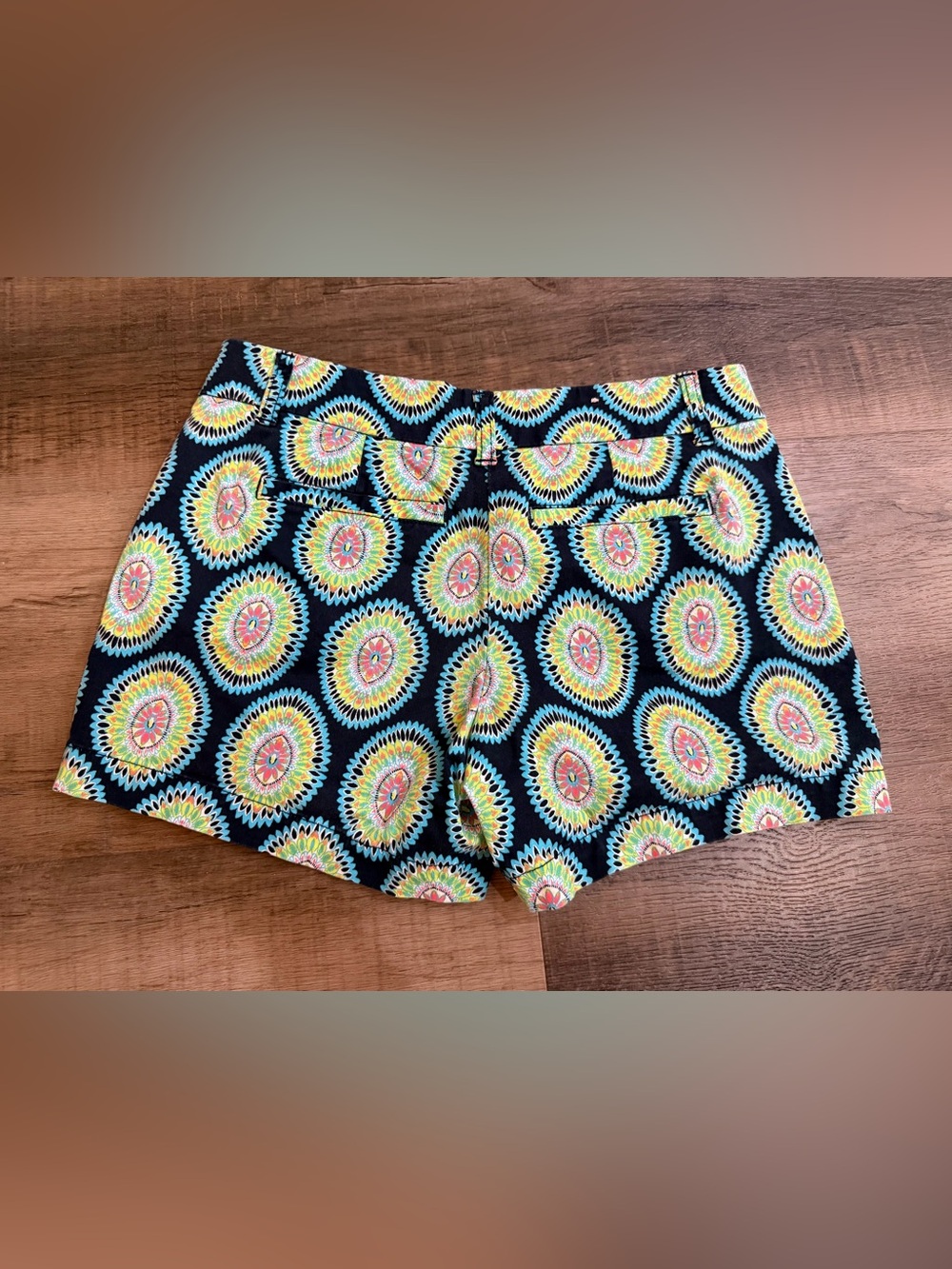 crown & ivy Geometric Starburst Shorts Size 2P - Picture 8 of 12